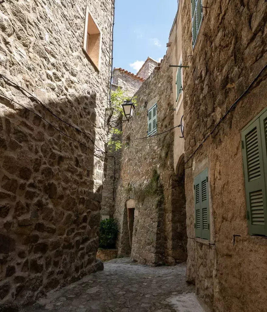 Village lane in Balagne